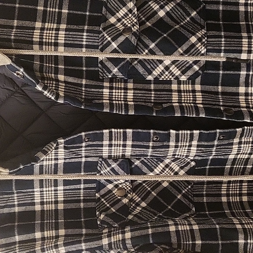 Outdoor jacket size L shacket with hoodie flannel.
